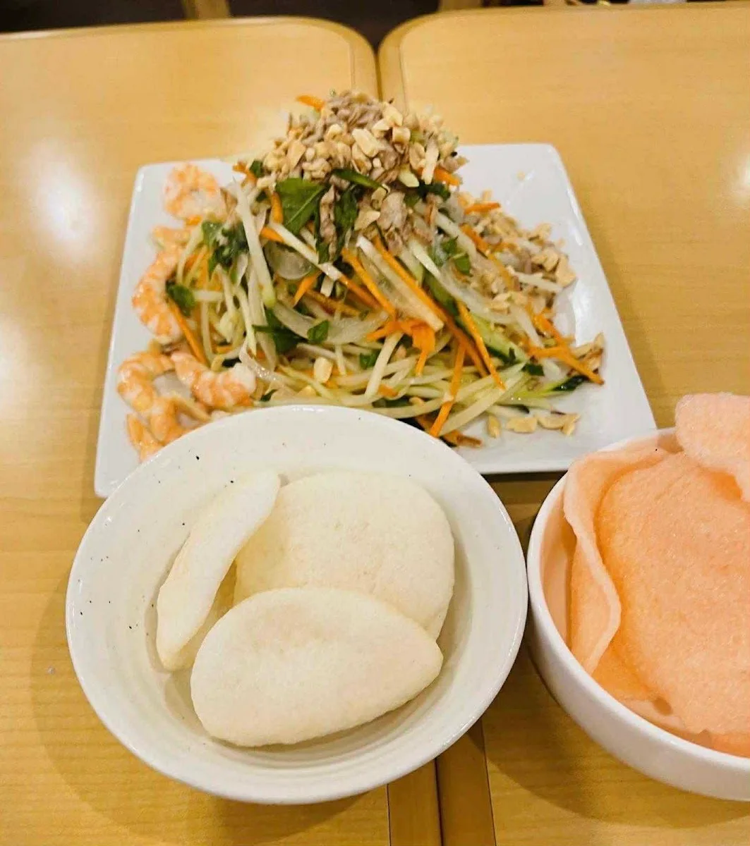 Viet Nhat · 11